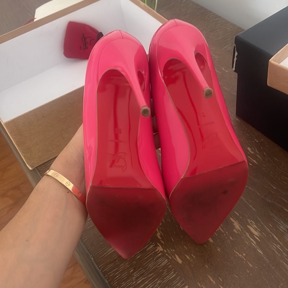Christian Louboutin So Kate Pink Pump - Picture 2 of 2